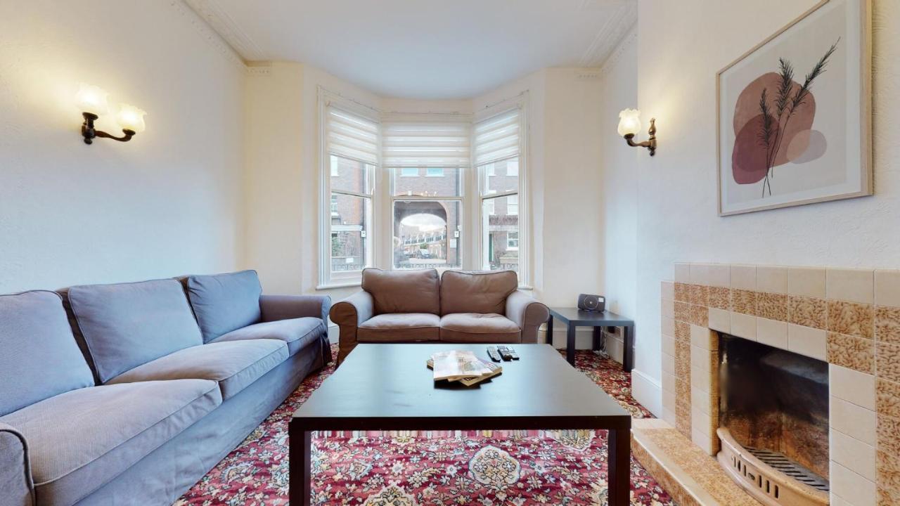 Cheerful 4 Bedroom Victorian House With Back Courtyard Londres Exterior foto
