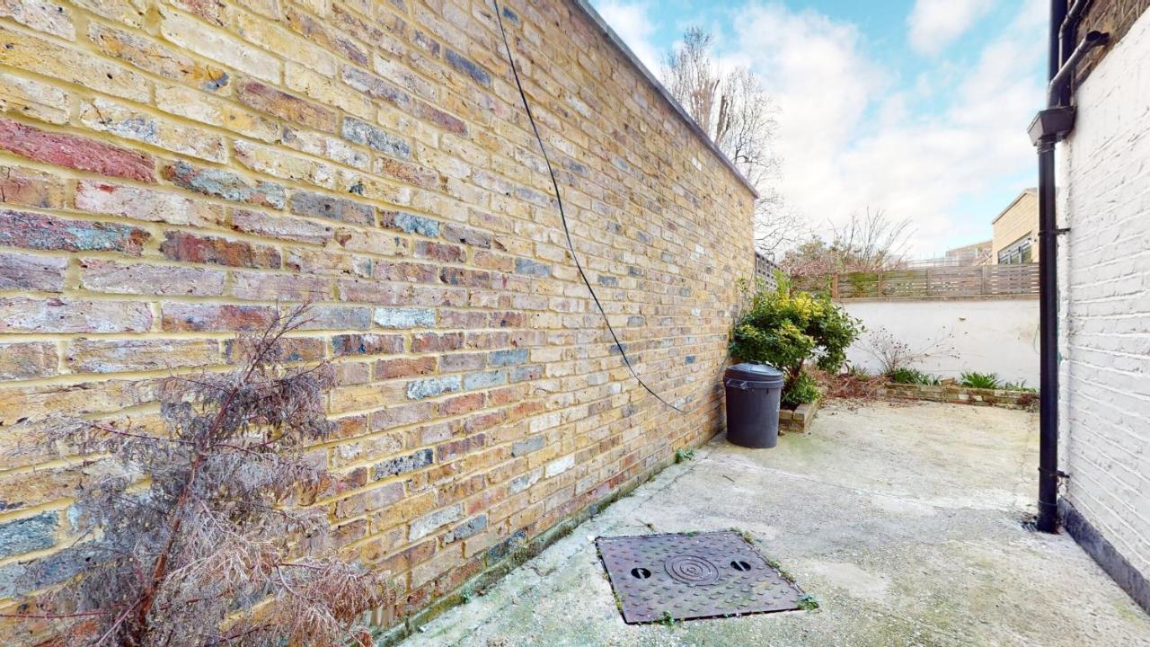 Cheerful 4 Bedroom Victorian House With Back Courtyard Londres Exterior foto